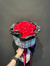 Load image into Gallery viewer, 小香风花束 Fresh Flower Bouquet
